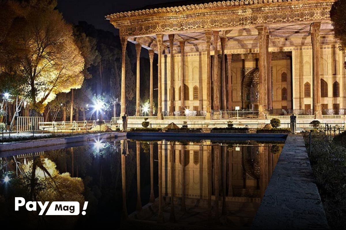 فضای داخل کاخ چهل ستون